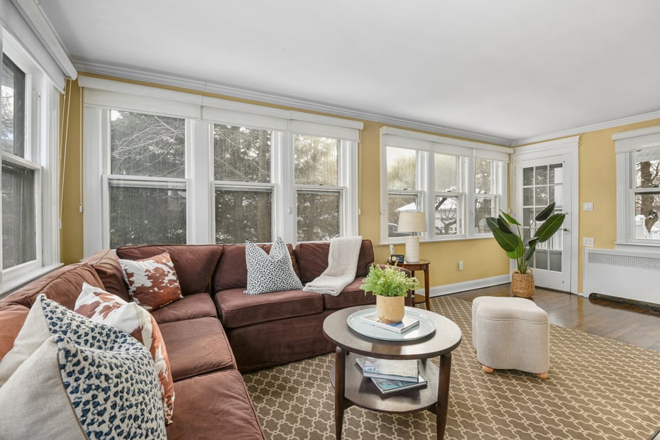 677 James Street Photo 7