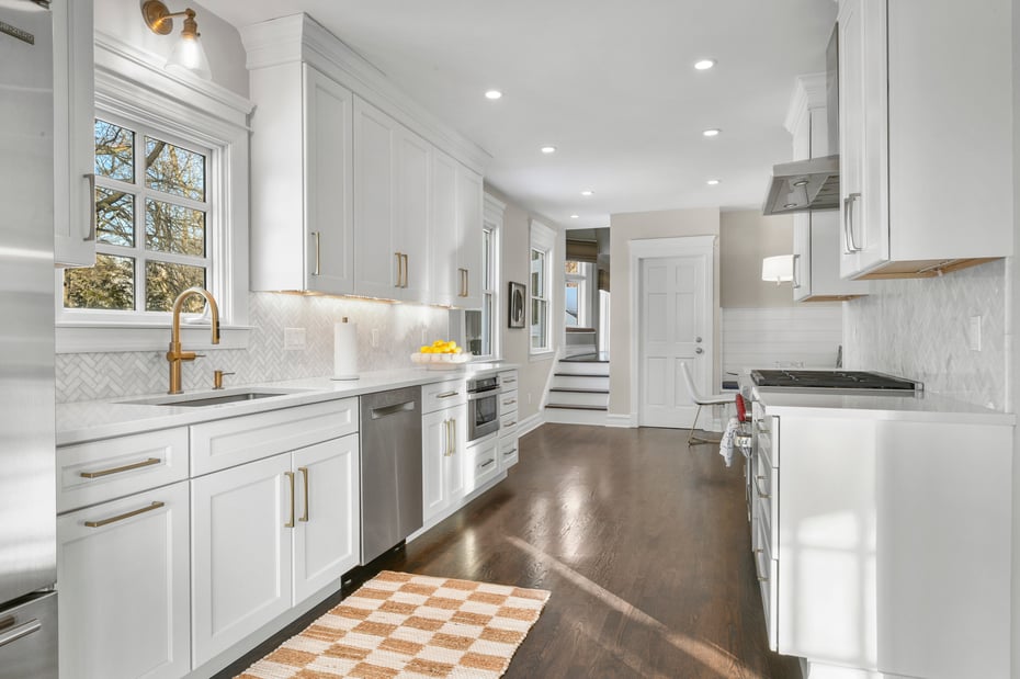 677 James Street Photo 12