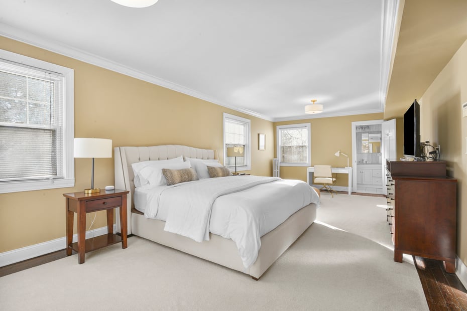 677 James Street Photo 17