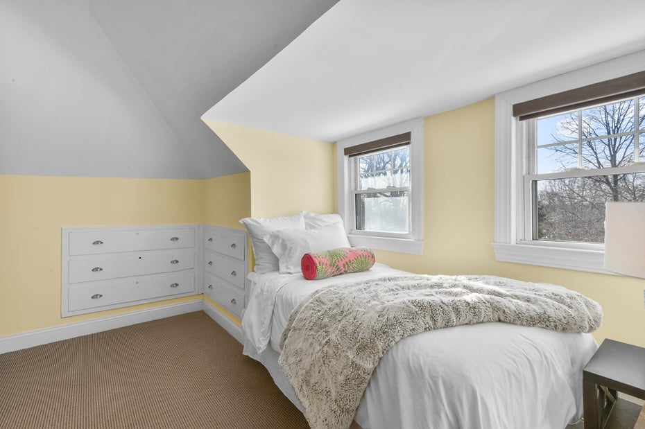 677 James Street Photo 28