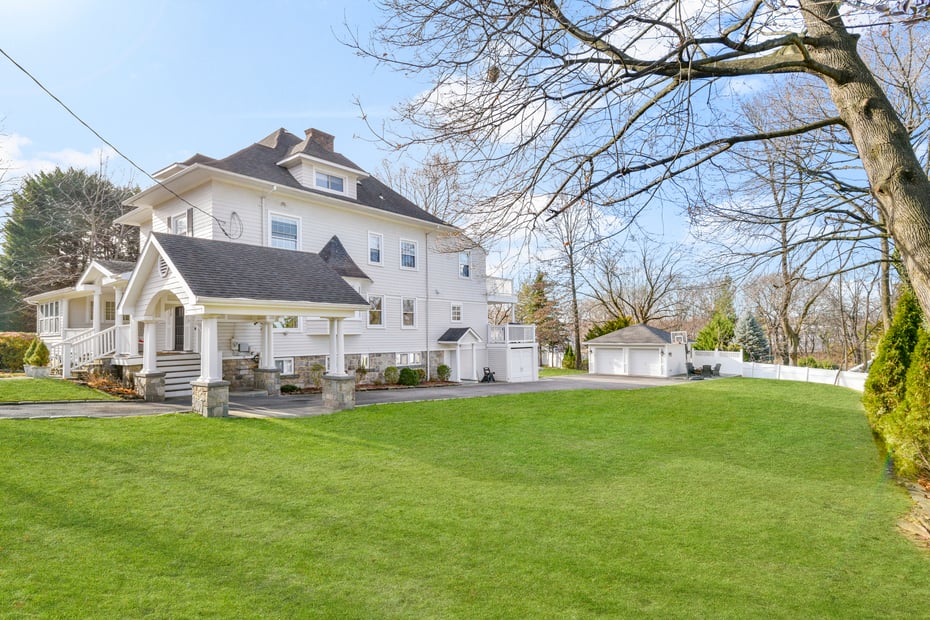 677 James Street Photo 33