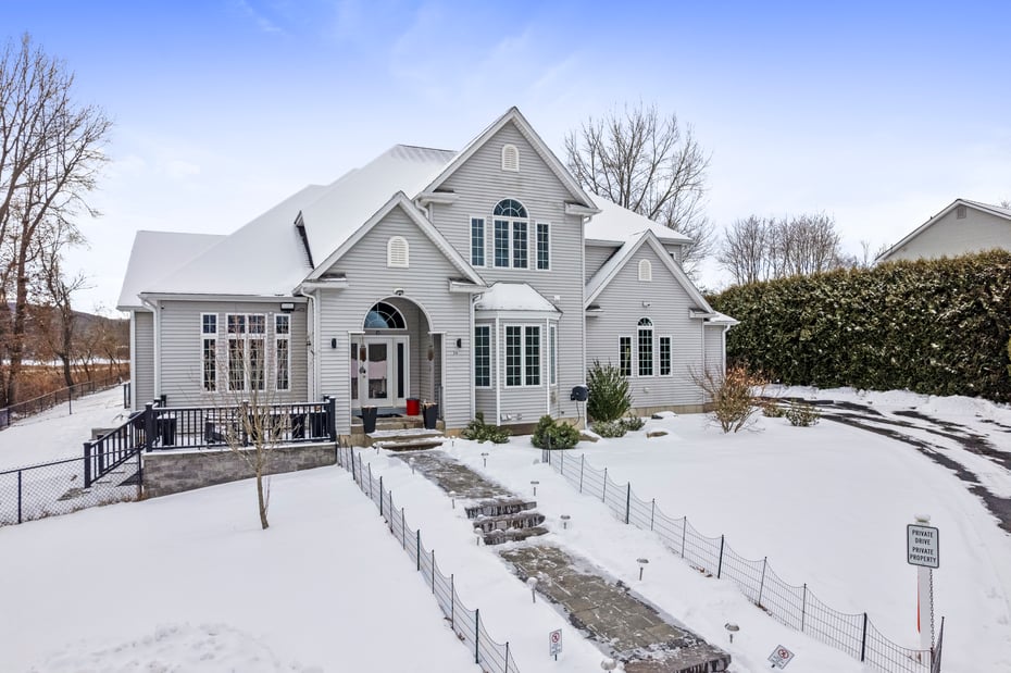 36 & 36R Holly Circle Photo 2