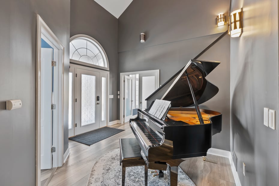 36 & 36R Holly Circle Photo 4