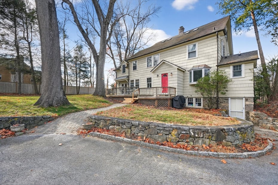 484 Bedford Road Photo 28