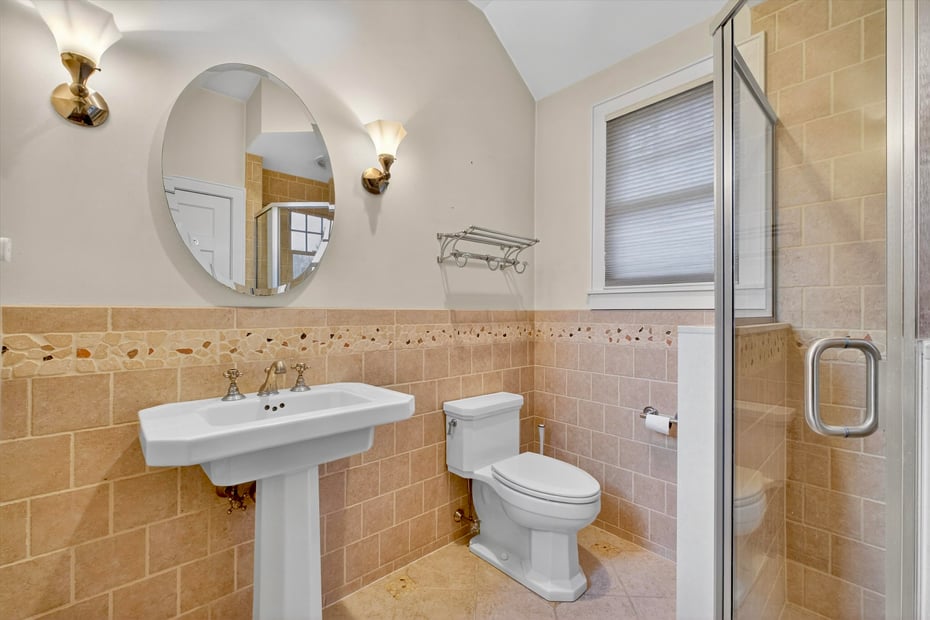 484 Bedford Road Photo 5