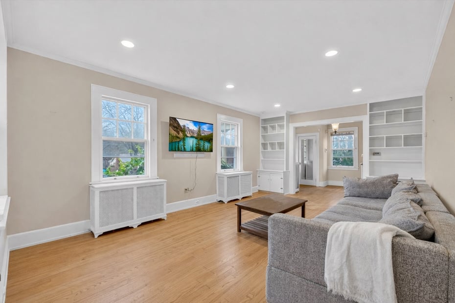 484 Bedford Road Photo 9