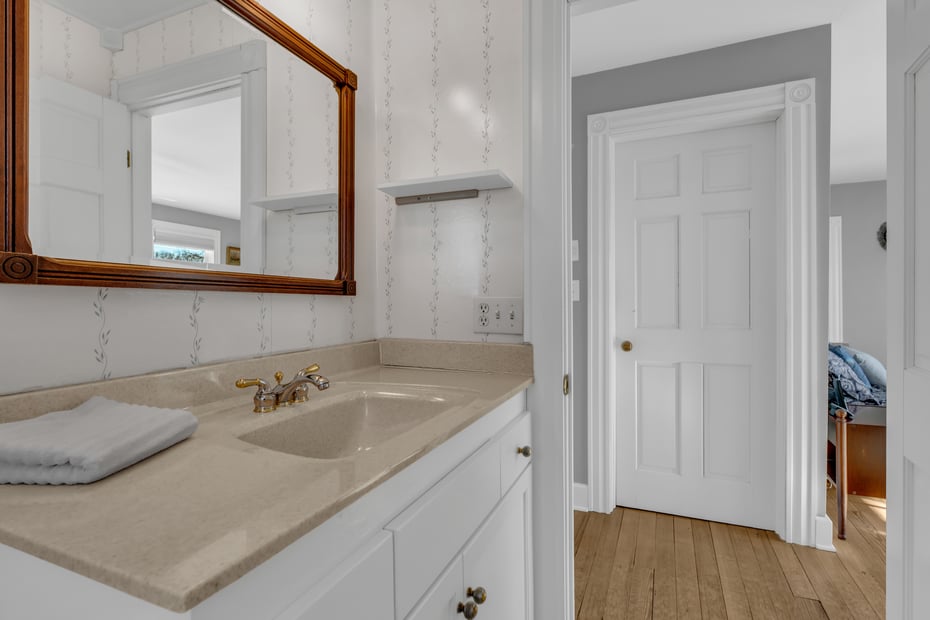 178 West Main Street Photo 17