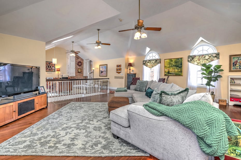 152 West River Street Photo 22