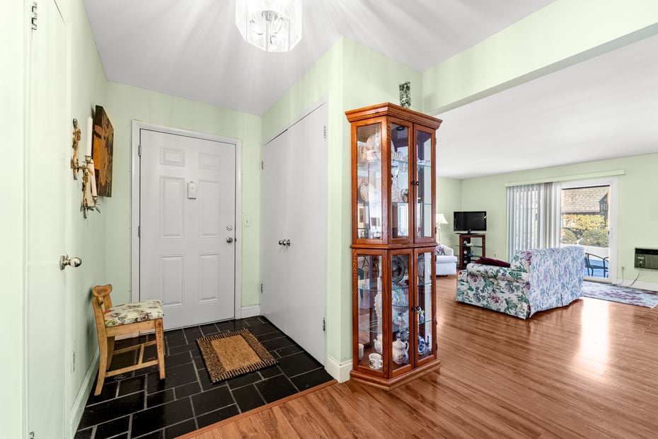 180 Colonial Road  #APT A2 Photo 4