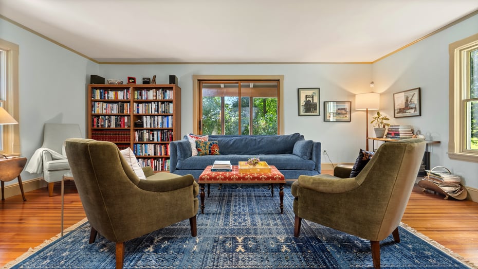 220 Kemble St Photo 6