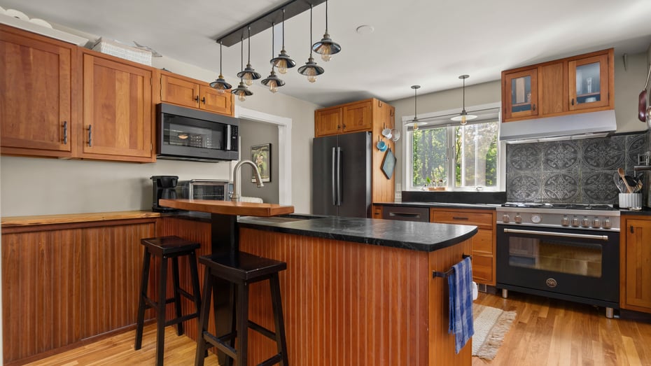 220 Kemble St Photo 14