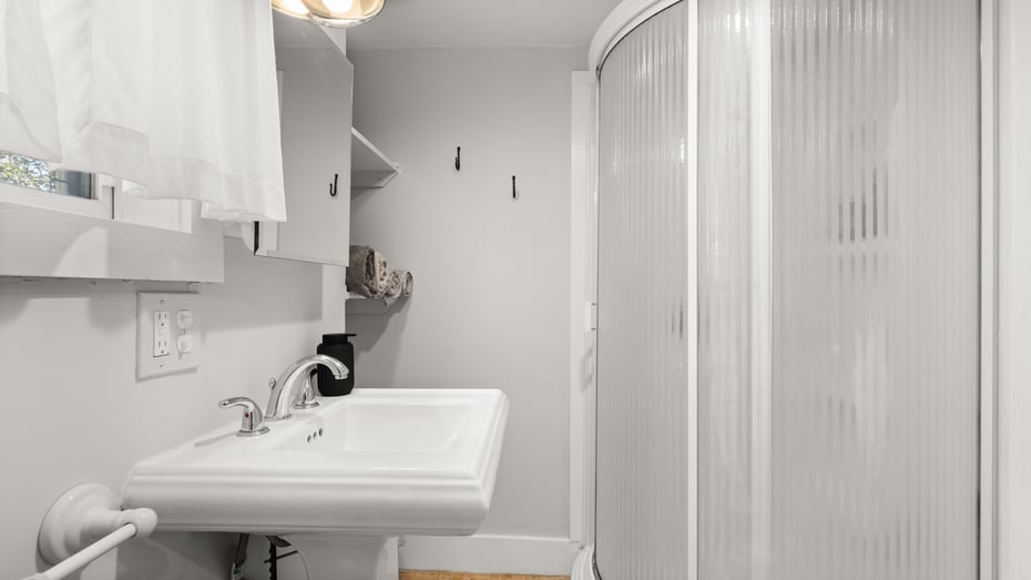 220 Kemble St Photo 19