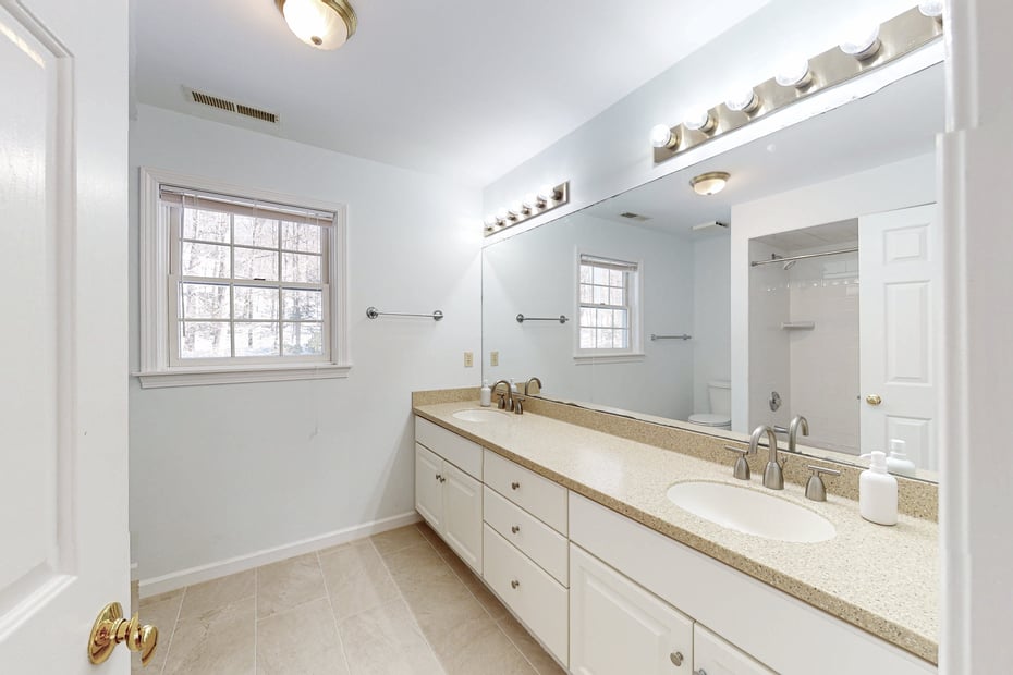 183 Coachmans Drive Photo 31