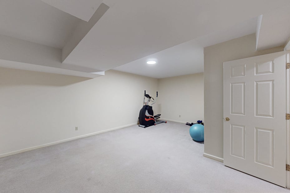 183 Coachmans Drive Photo 36