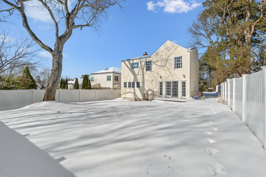 66 Middle Road Photo 23