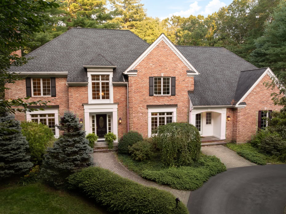 10 Hinchley Wood Photo 1