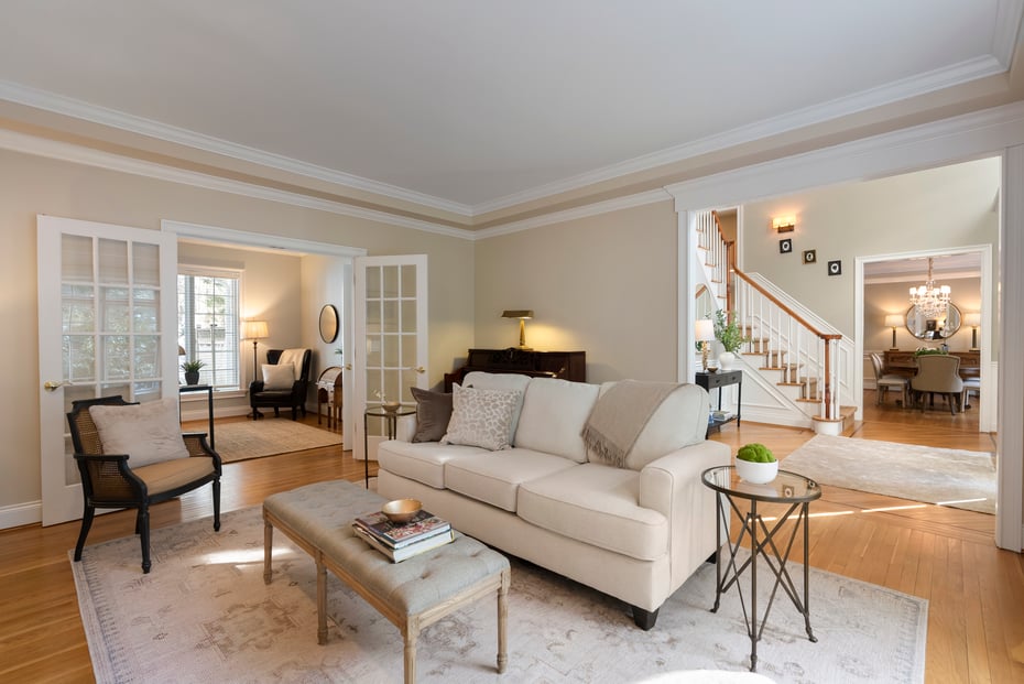 10 Hinchley Wood Photo 4