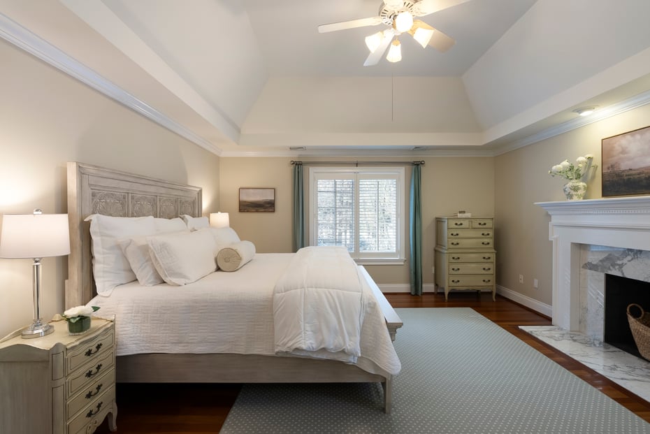 10 Hinchley Wood Photo 19