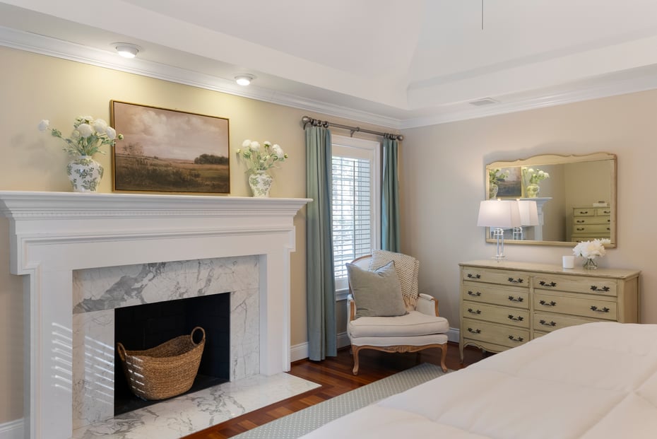 10 Hinchley Wood Photo 20