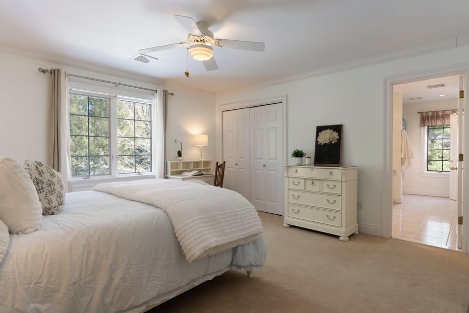 10 Hinchley Wood Photo 30