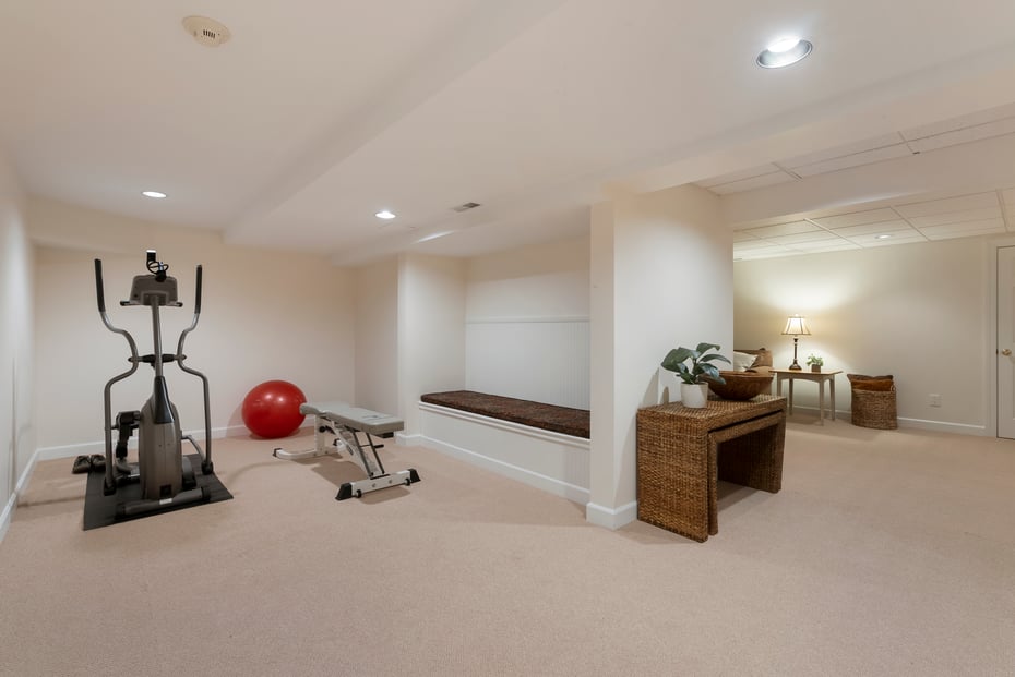 10 Hinchley Wood Photo 37