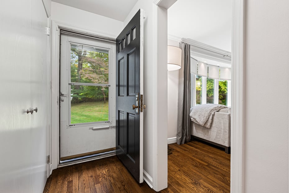 86 Seven Bridges Road Photo 2