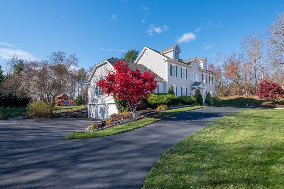 2111 Jennifers Drive Photo 2