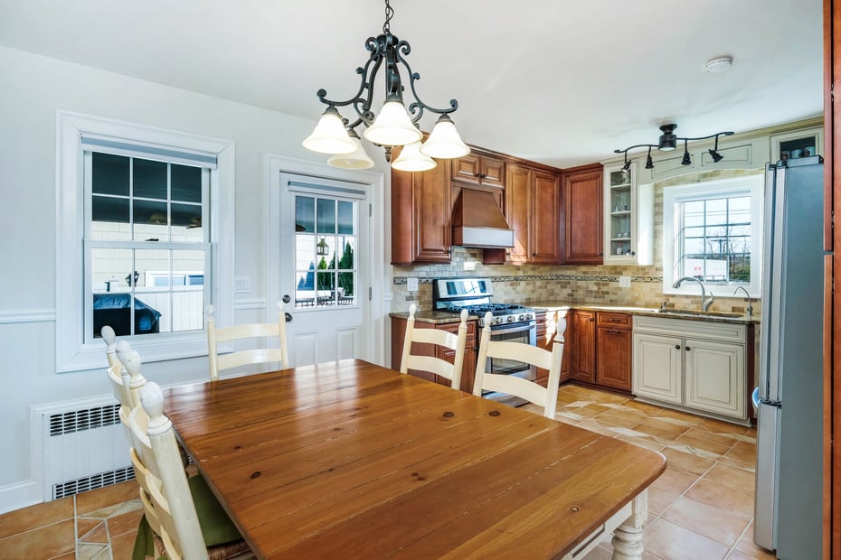 111 Frank Avenue Photo 5