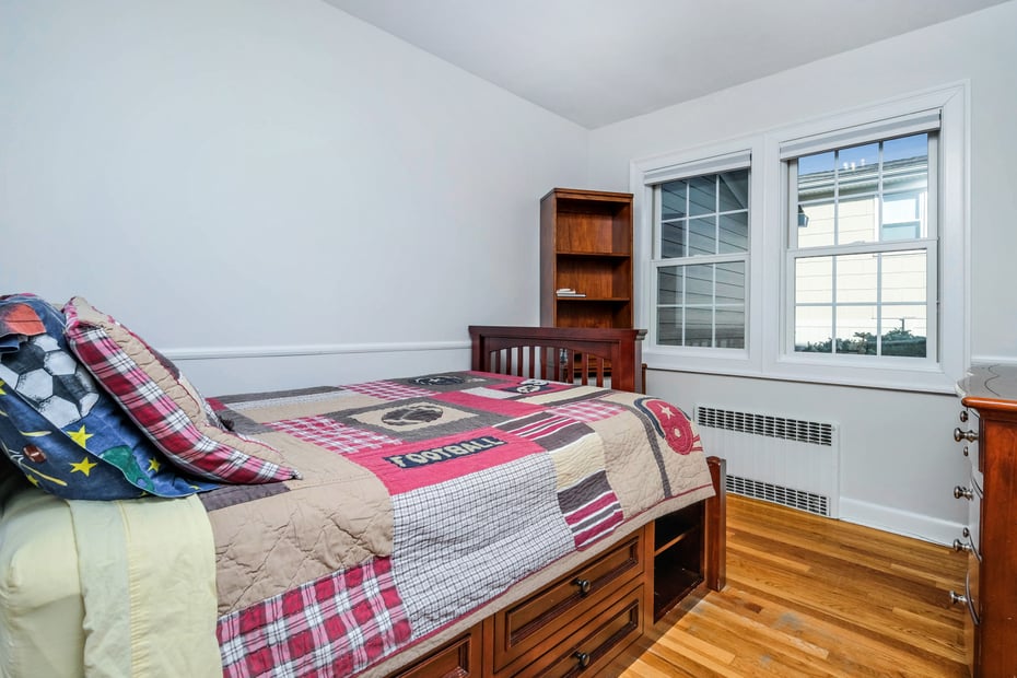 111 Frank Avenue Photo 8