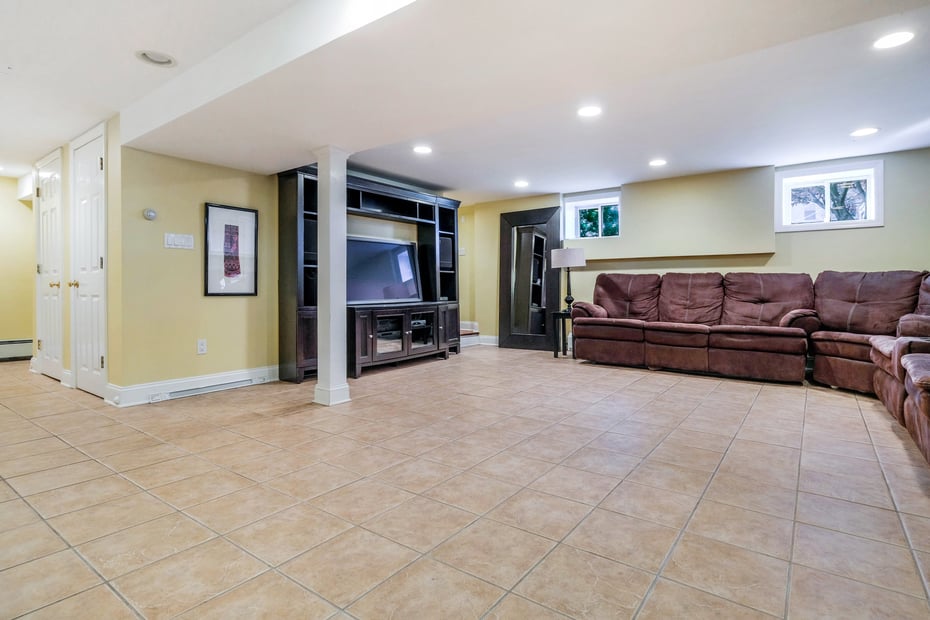 111 Frank Avenue Photo 12