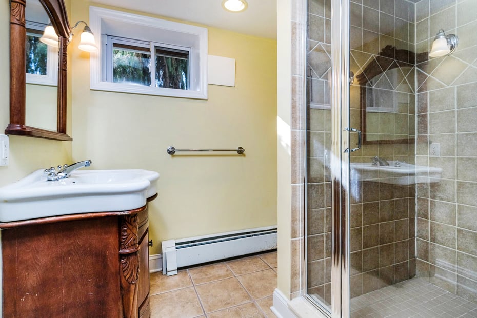 111 Frank Avenue Photo 13