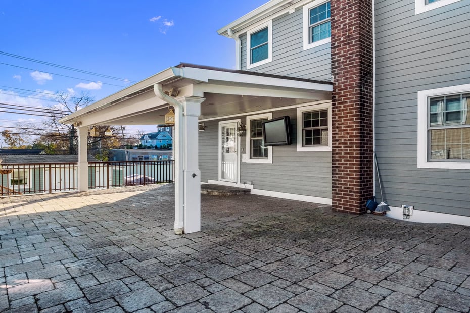 111 Frank Avenue Photo 15