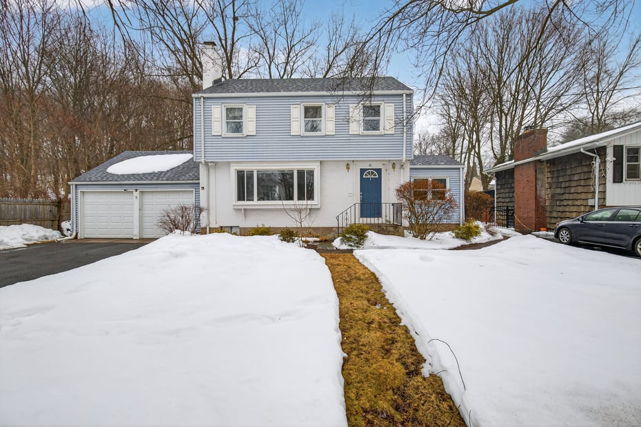 61 Reyna Road Photo 1