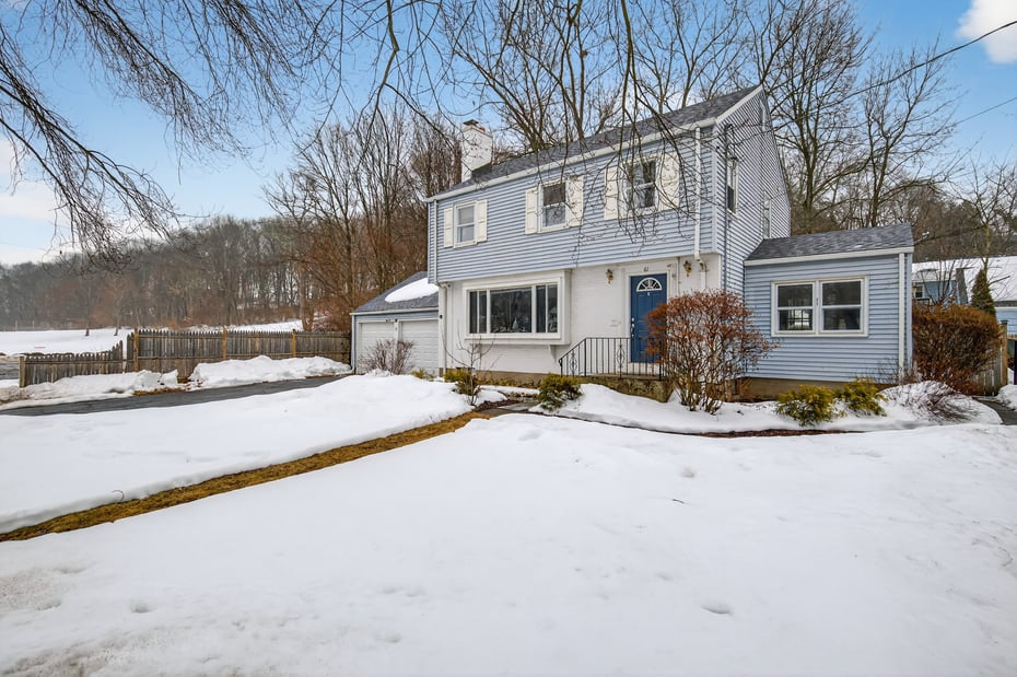 61 Reyna Road Photo 2