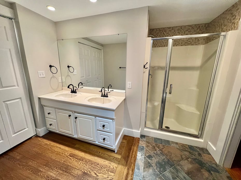 435 Foxon Road Photo 9