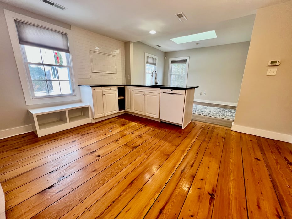 435 Foxon Road Photo 6