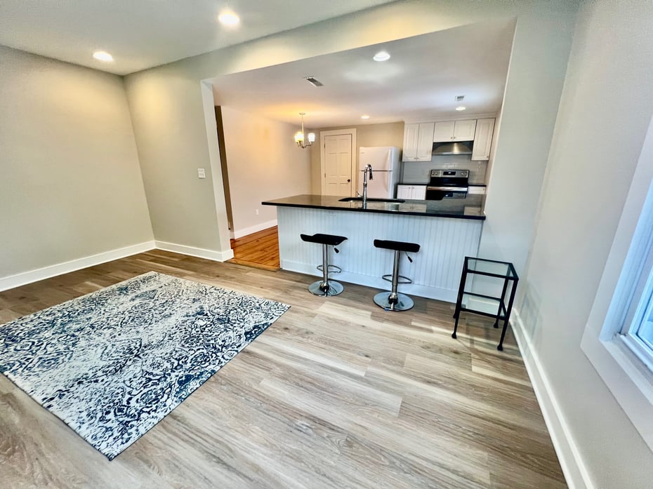 435 Foxon Road Photo 4