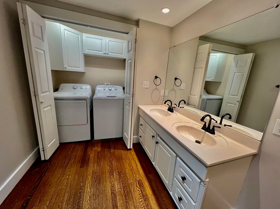 435 Foxon Road Photo 10