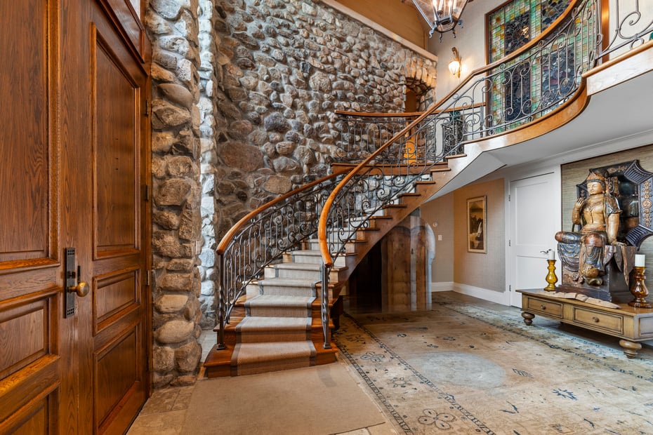 150 Old Farm Road N Photo 10