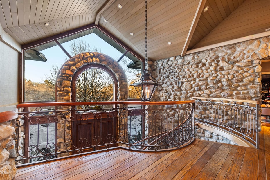 150 Old Farm Road N Photo 30