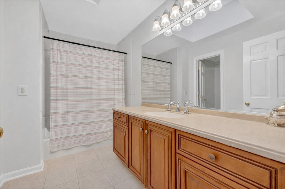 123a Peaceable Street Photo 16