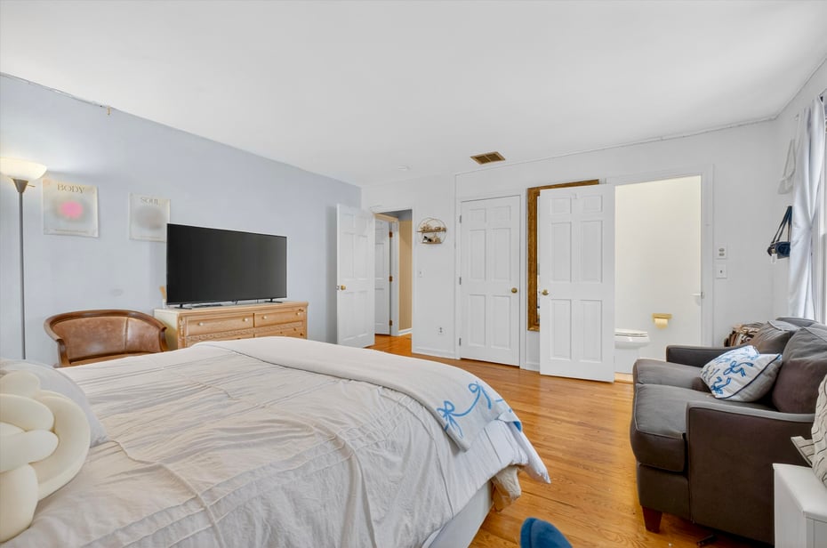 123a Peaceable Street Photo 14