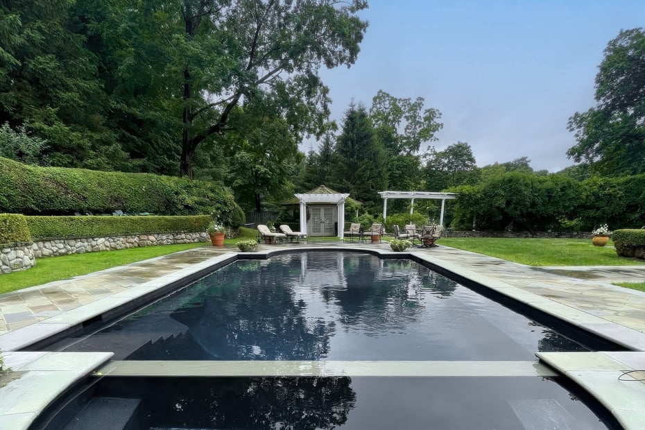 150 Old Farm Road N Photo 58