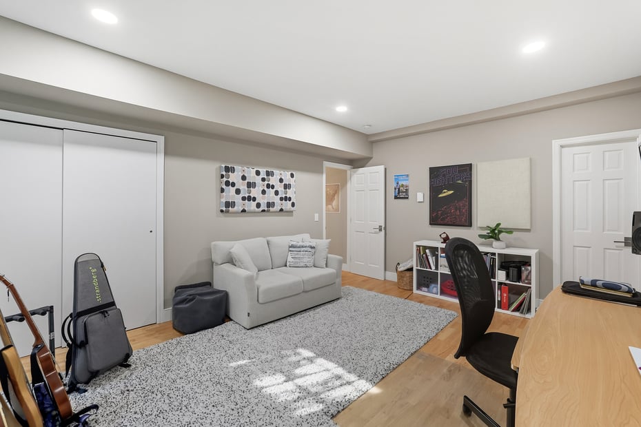 94 Holland Place Photo 34