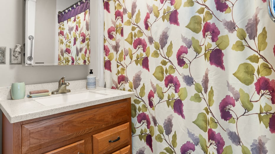 93 South Main Rd Photo 22