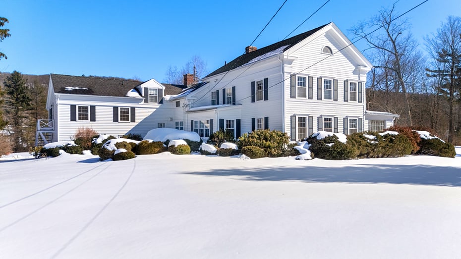 851 Lenox Rd Photo 3