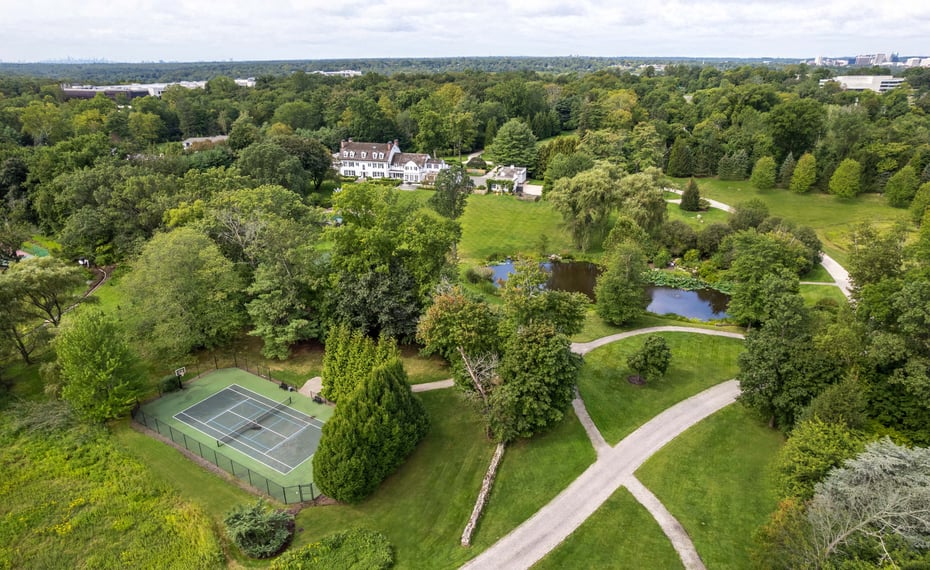 10 Meadow Lane Photo 1