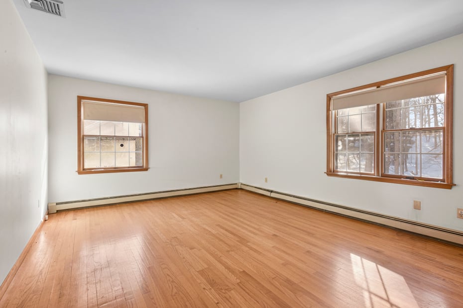 50 Evergreen Row Photo 12