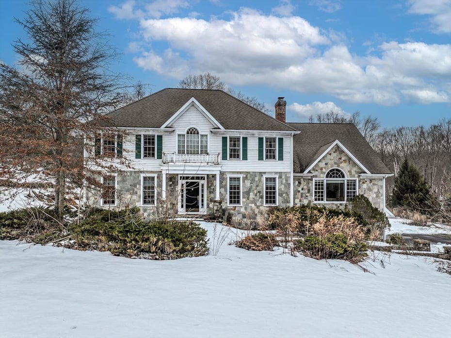 80 Maple Road Photo 1