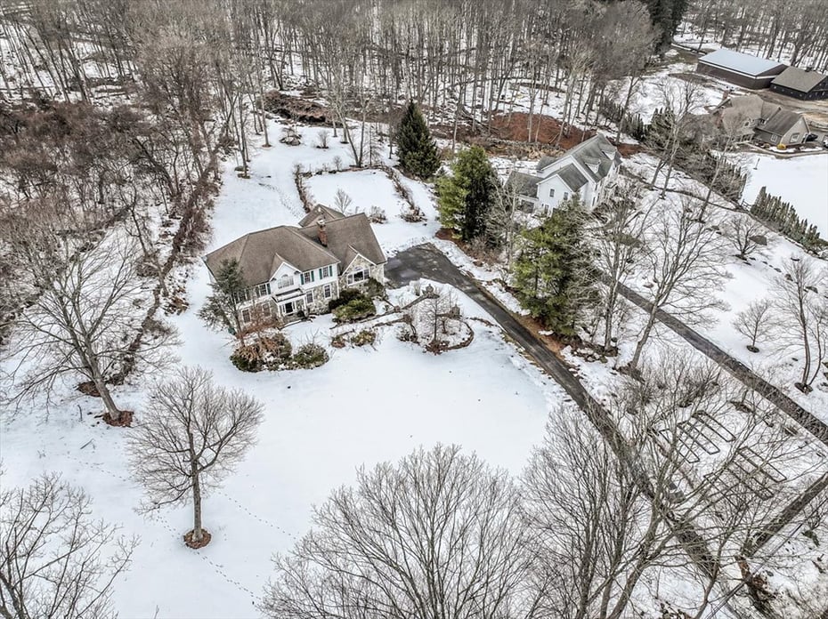 80 Maple Road Photo 7